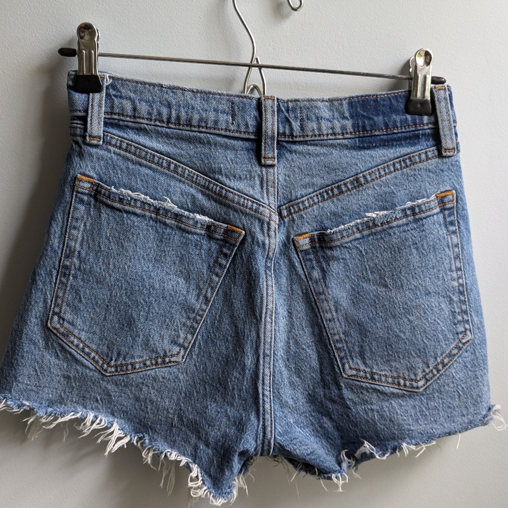 ✨HP✨ A&F "The Mom" High Rise Denim Distressed Short size 24/00 - Picture 2 of 6